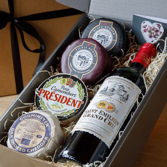 Cheese and Wine gift box with four cheeses
