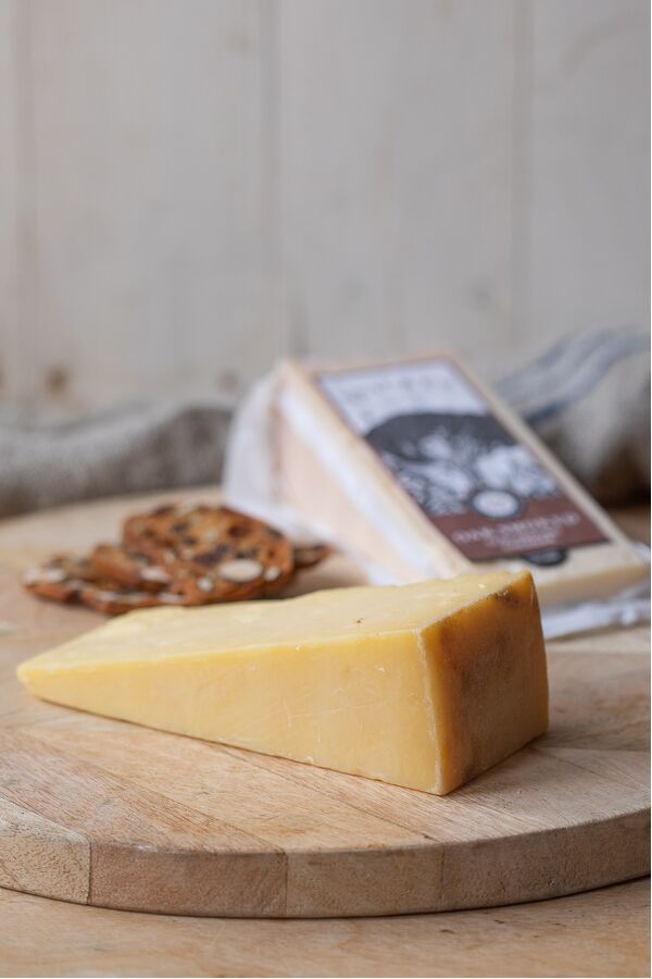 Quickes Oak Smoked Cheddar