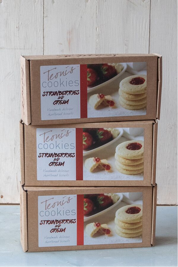 Teonis Strawberries & Cream Shortbread